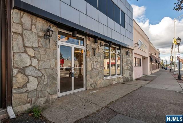 356 Bloomfield Avenue - Photo 3