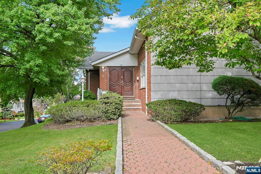 139 Middlesex Avenue - Photo 1
