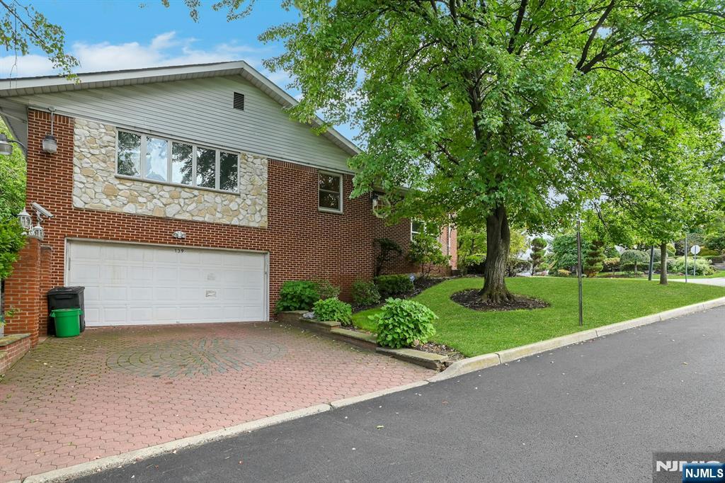 139 Middlesex Avenue - Photo 4