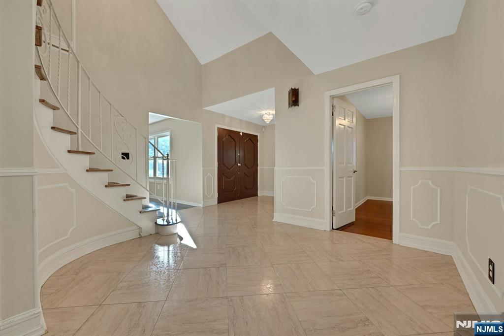 139 Middlesex Avenue - Photo 5