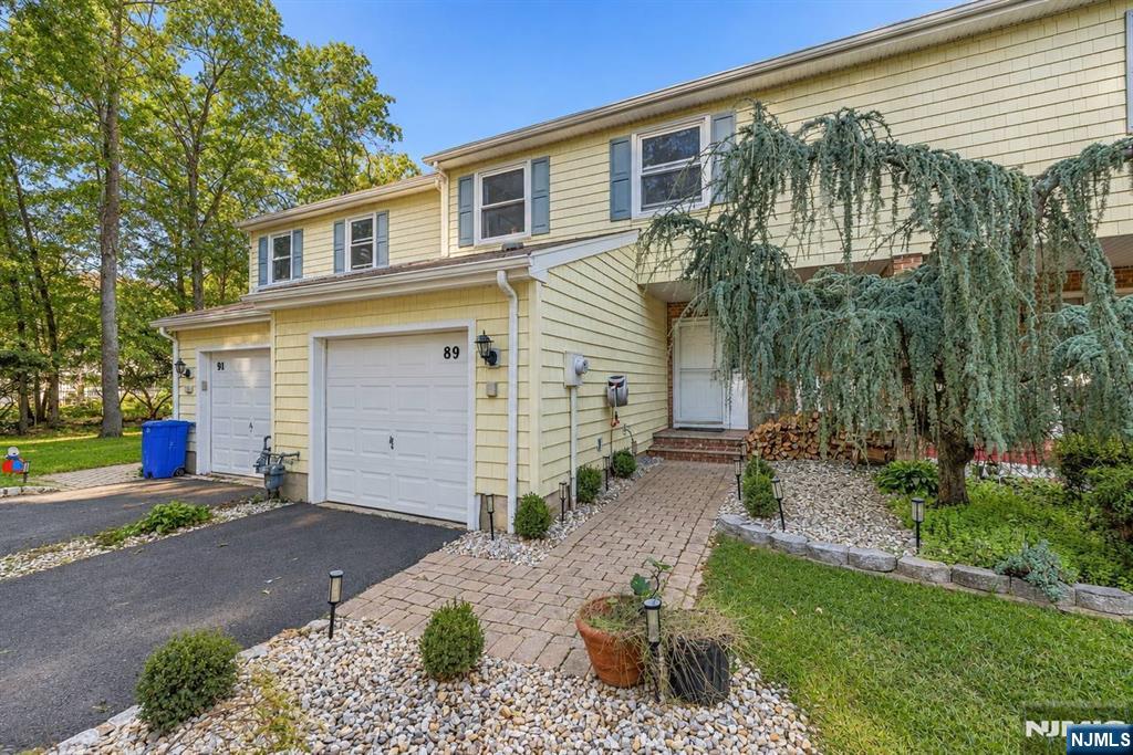 89 Lexington Lane - Photo 1