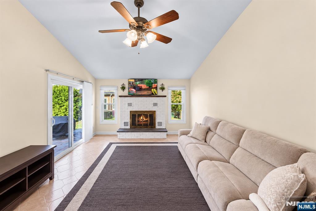 89 Lexington Lane - Photo 3