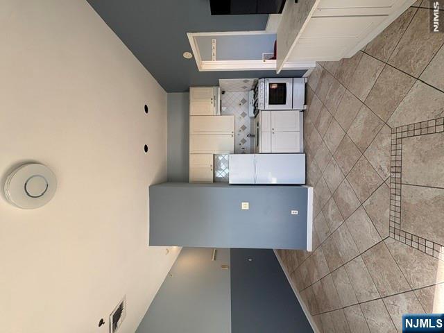 371 Anderson Avenue 3 - Photo 4
