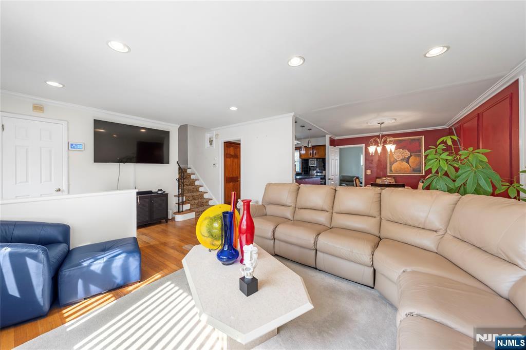 425 Adrianne Court - Photo 3