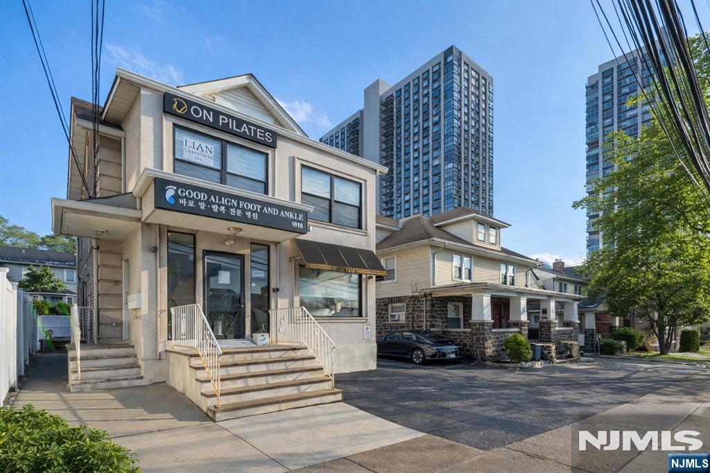 1618 Parker Avenue - Photo 1