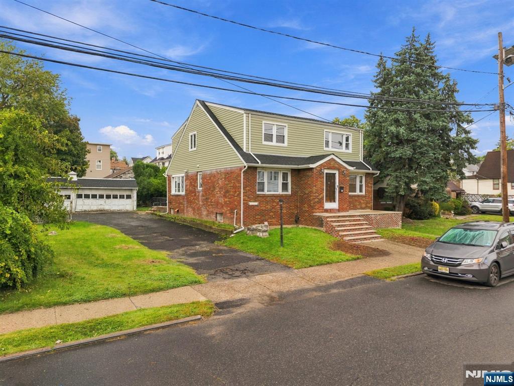 24-26 Don Bosco Avenue 1 - Photo 2