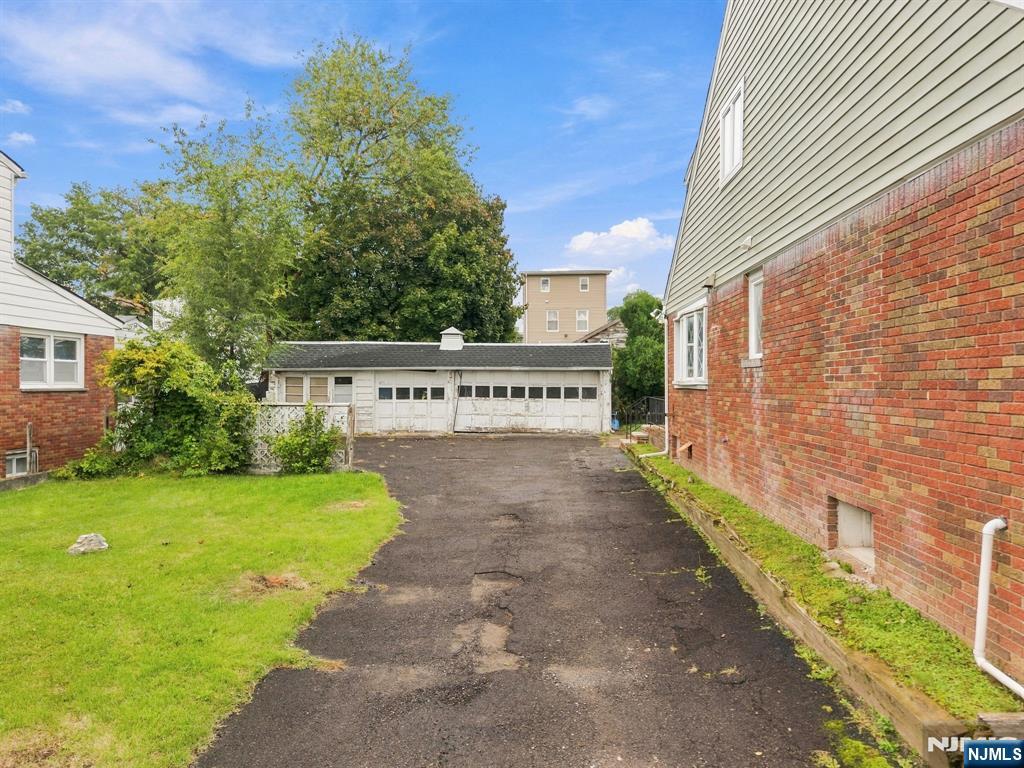 24-26 Don Bosco Avenue 1 - Photo 3