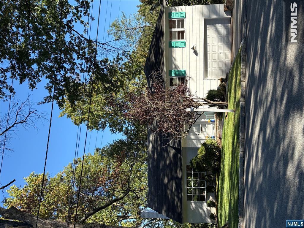 Photo 2 of Single family home for sale at 6 Stanford Ct, West Orange, NJ 07052 | MLS# 26038111 | Listing updated on 2026-10-08