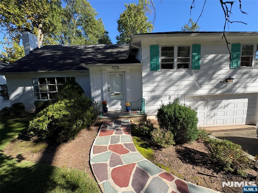Photo 2 of Single family home for sale at 6 Stanford Ct, West Orange, NJ 07052 | MLS# 26038111 | Listing updated on 2026-10-07