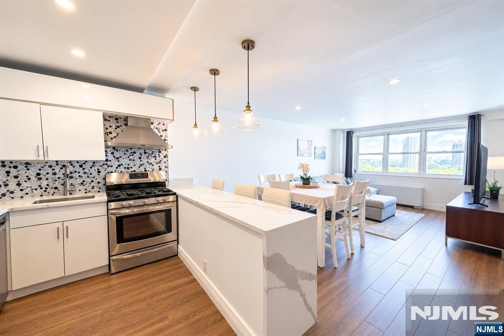 7100 JFK Blvd E 11R - Photo 1