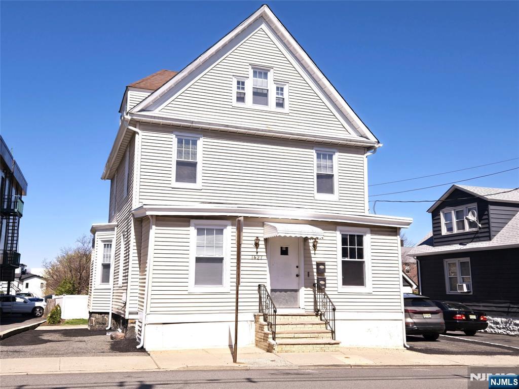 1627 Anderson Avenue 1st fl - Photo 1
