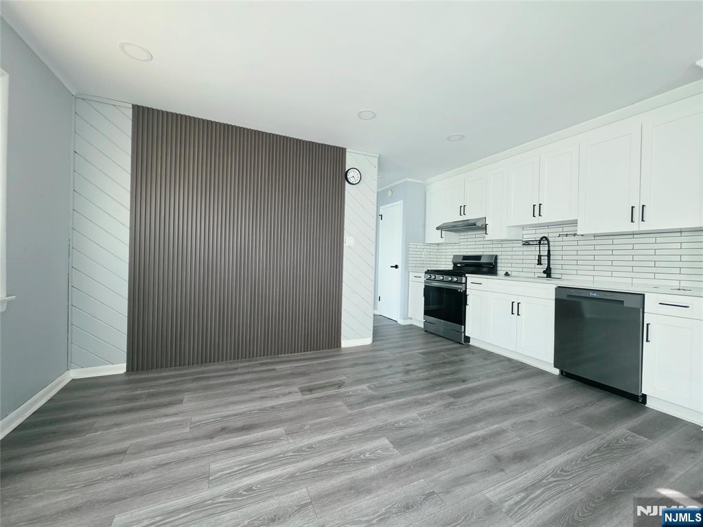 749 Broad Avenue A - Photo 1