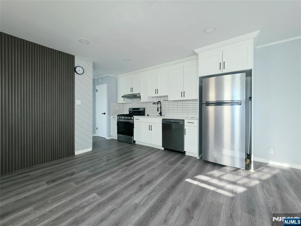 749 Broad Avenue A - Photo 2