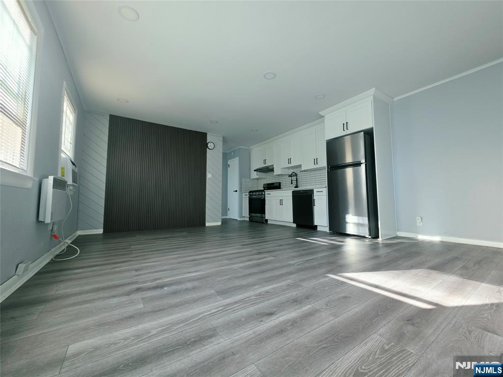 749 Broad Avenue A - Photo 3