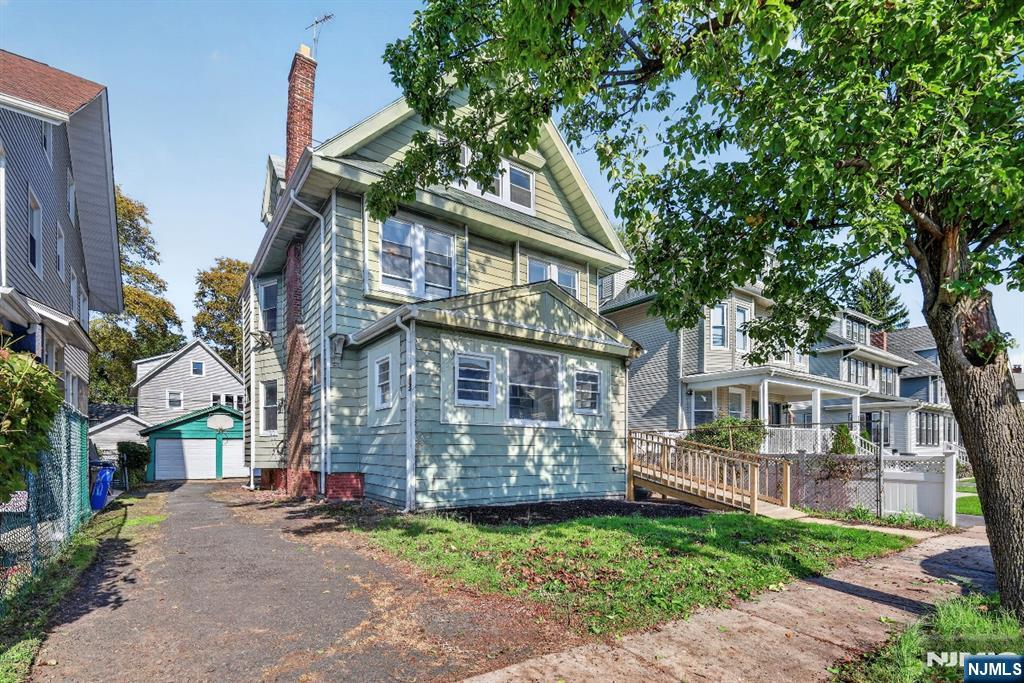 389 N Maple Avenue - Photo 1