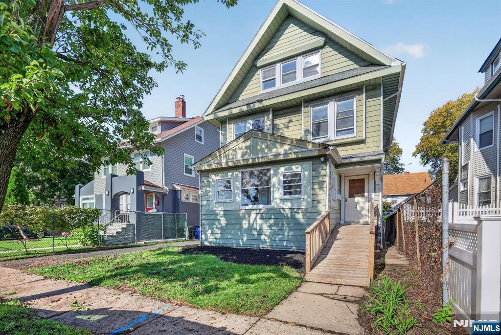 389 N Maple Avenue - Photo 2