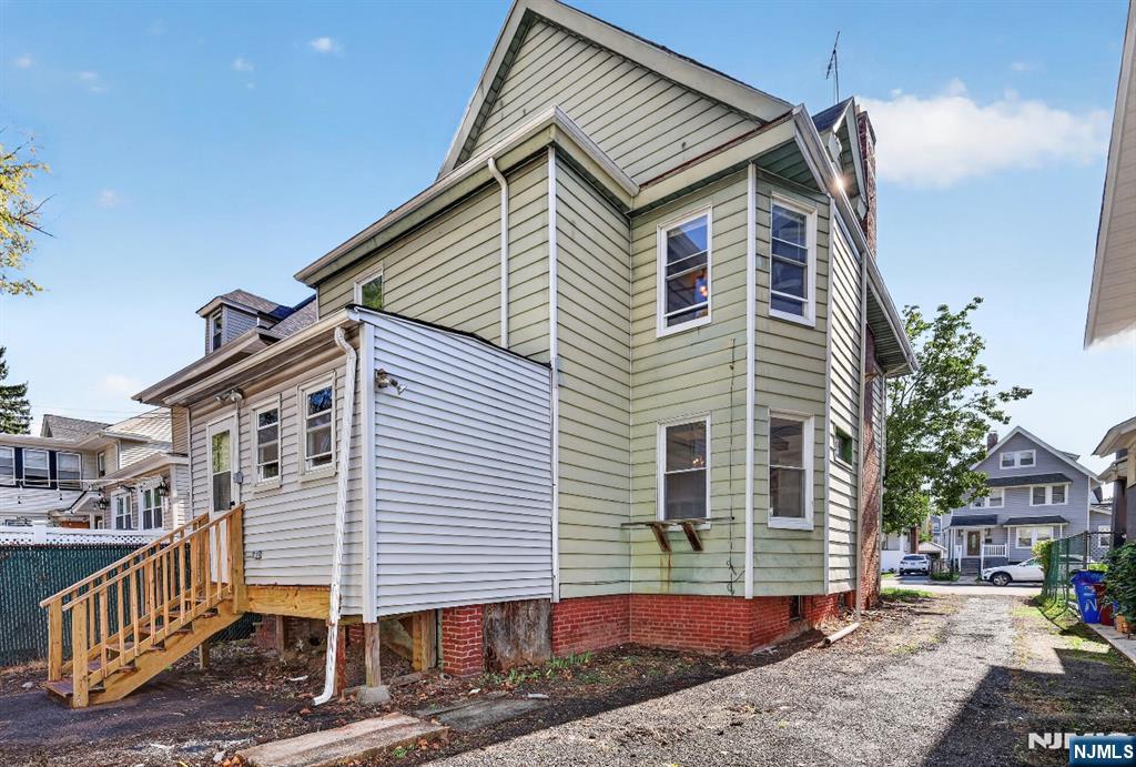 389 N Maple Avenue - Photo 3