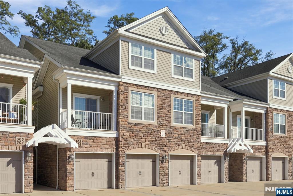 305 Waterview Court - Photo 1