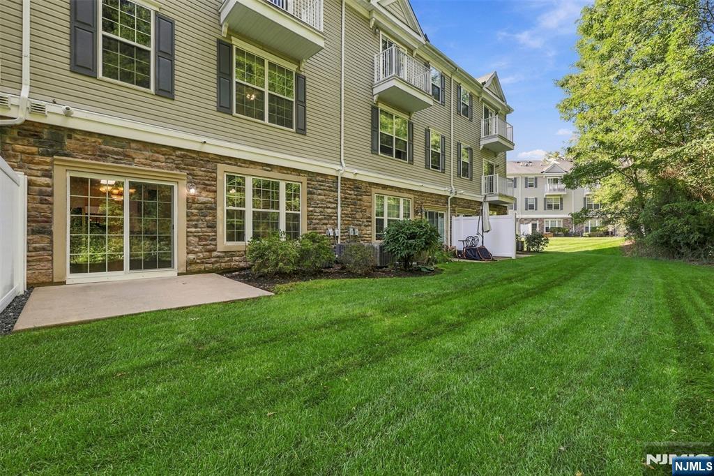 305 Waterview Court - Photo 2
