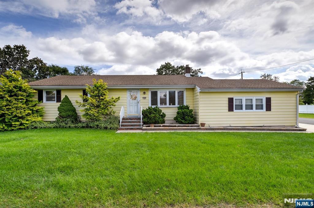 129 Irvington Avenue - Photo 2