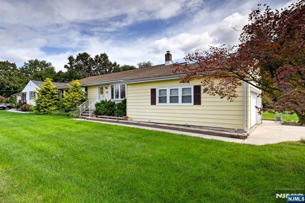 129 Irvington Avenue - Photo 3