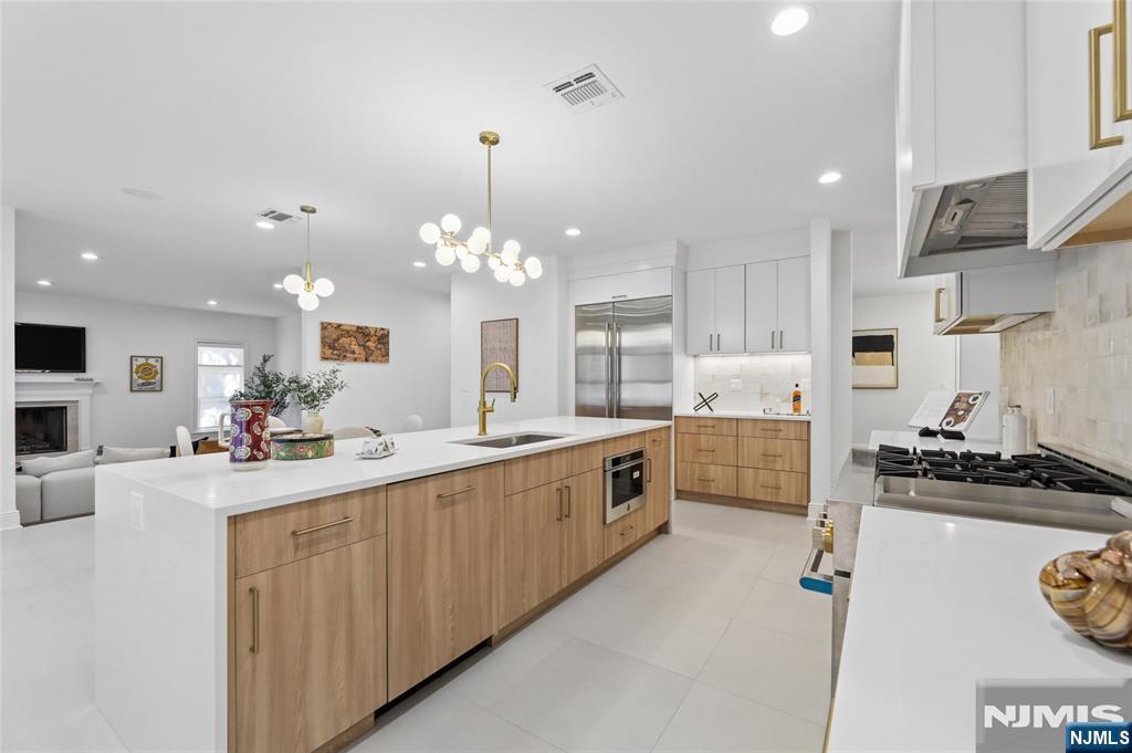337 Franklin Street — photo 17