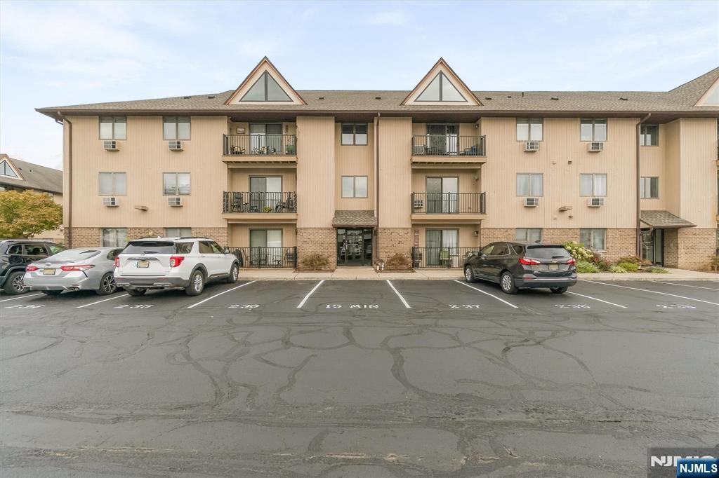 651 Riverside B15 - Photo 1