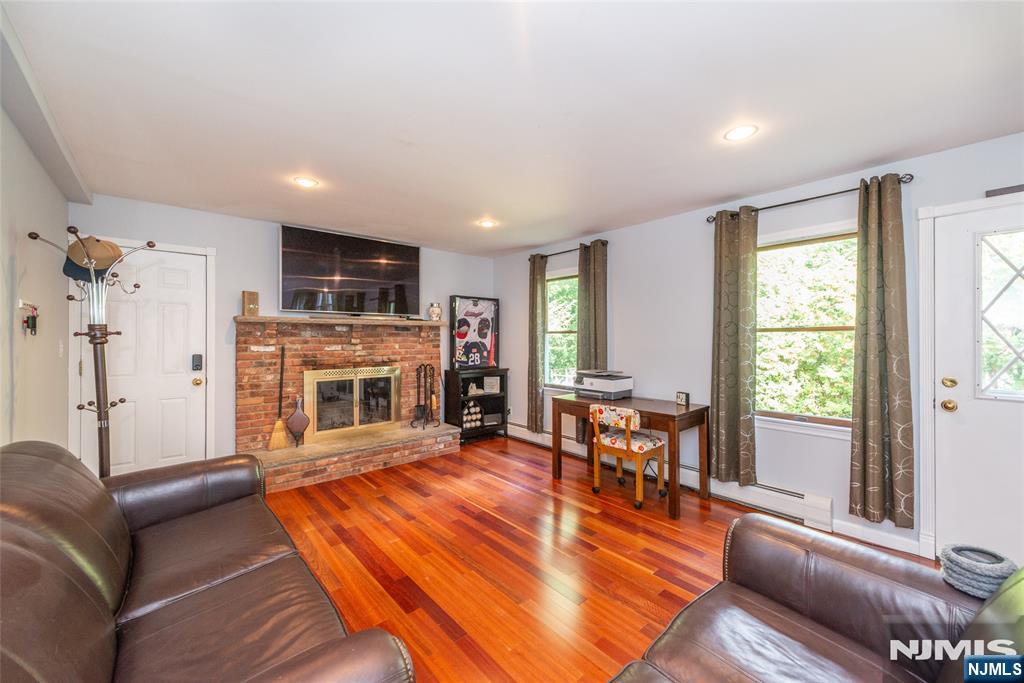Photo 4 of Single family home for sale at 195 Vreeland Rd, West Milford, NJ 07480 | MLS# 26038175 | Listing updated on 2026-10-07