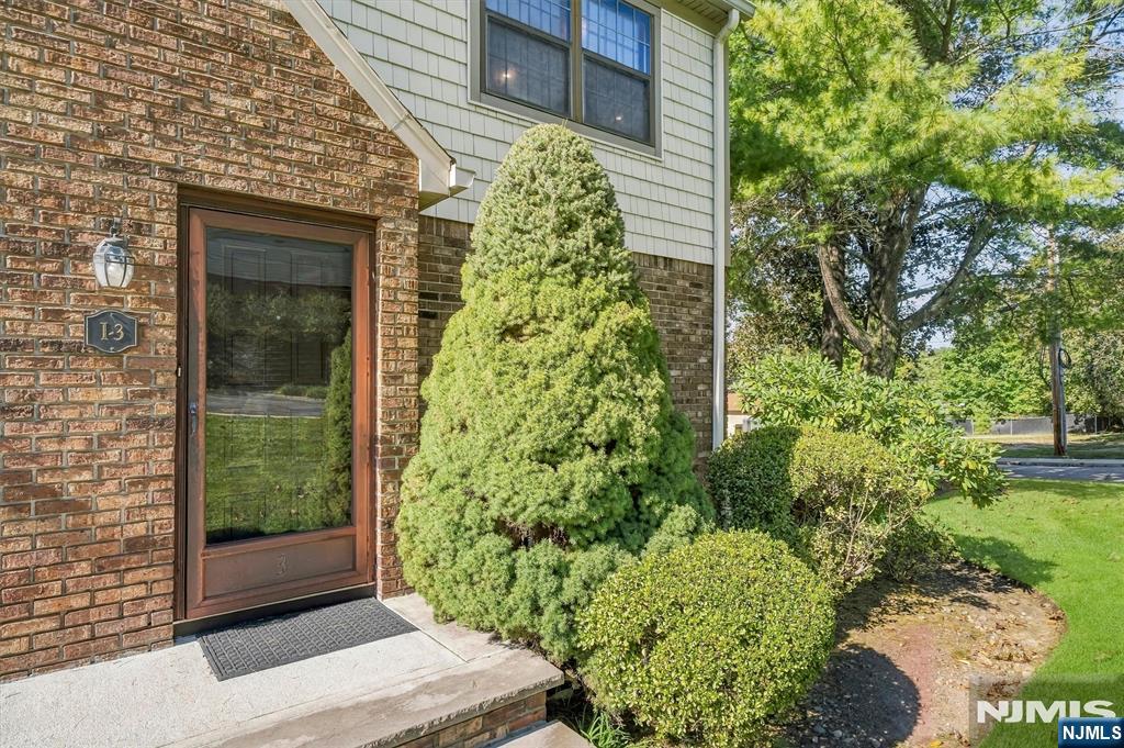 Photo 2 of Condo for sale at 101 E Oak St #I-3, Oakland, NJ 07436 | MLS# 26038176 | Listing updated on 2026-10-07
