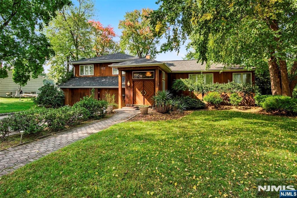 152 Sussex Road - Photo 2