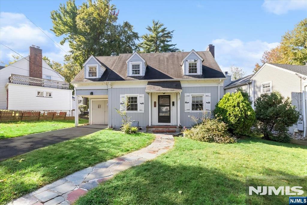 Photo 1 of Single family home for sale at 694 Northumberland Rd, Teaneck, NJ 07666 | MLS# 26038183 | Listing updated on 2026-10-08