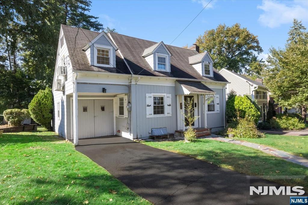 Photo 3 of Single family home for sale at 694 Northumberland Rd, Teaneck, NJ 07666 | MLS# 26038183 | Listing updated on 2026-10-08