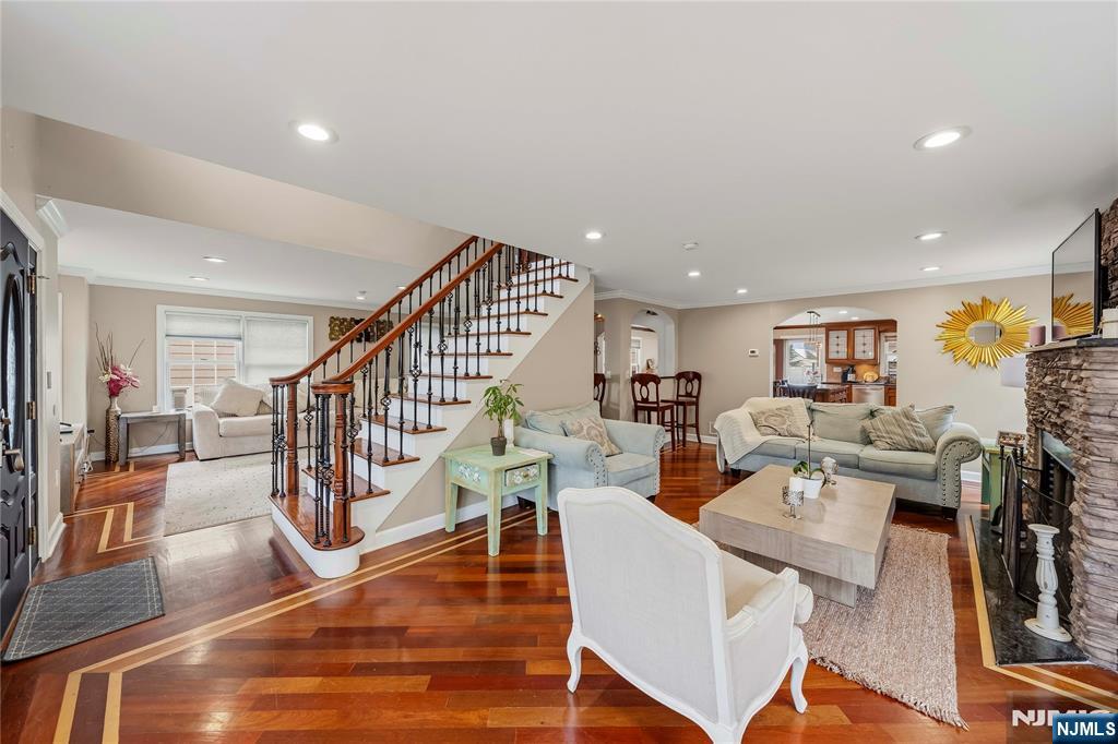 664 Teneyck Avenue - Photo 2