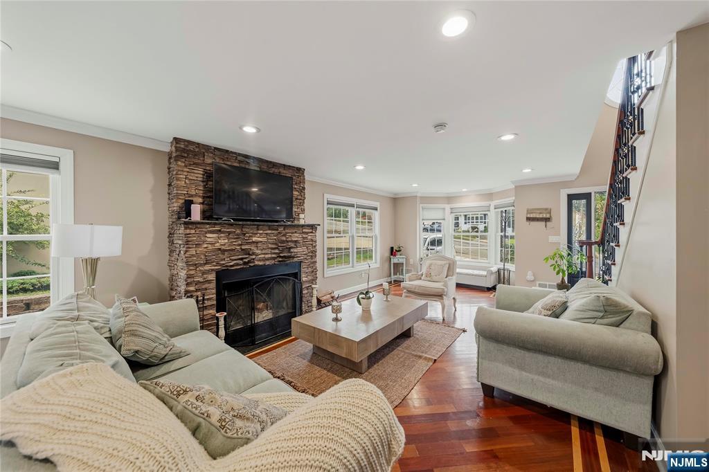 664 Teneyck Avenue - Photo 3