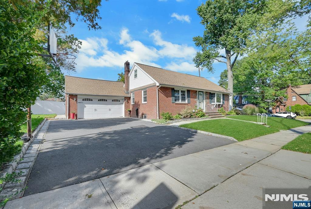 430 Bender Avenue - Photo 1