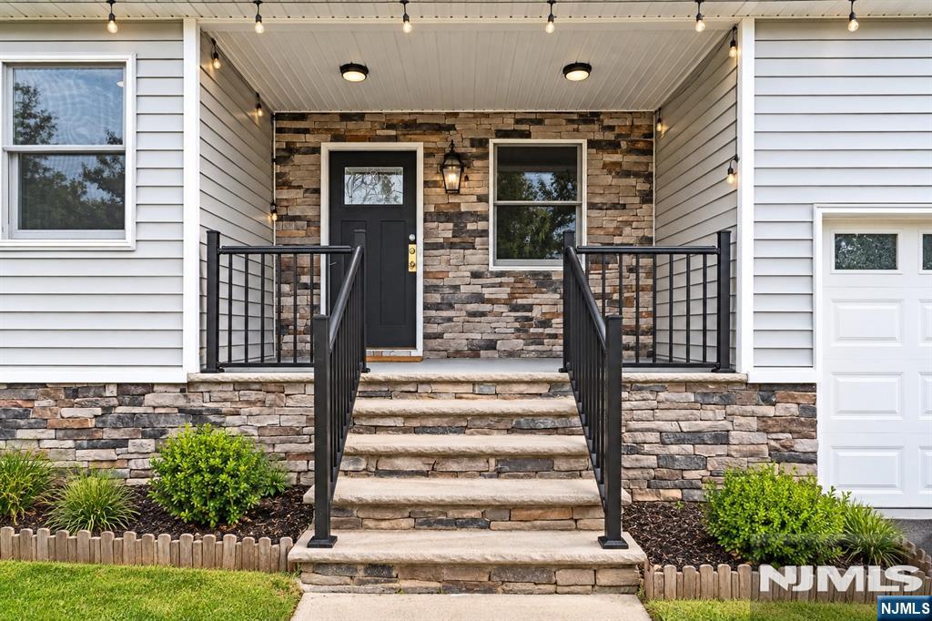 83 Sagamore Avenue - Photo 2