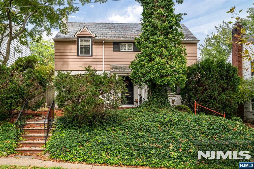Photo 2 of Single family home for sale at 81 Grayson Pl, Teaneck, NJ 07666 | MLS# 26038229 | Listing updated on 2026-10-07