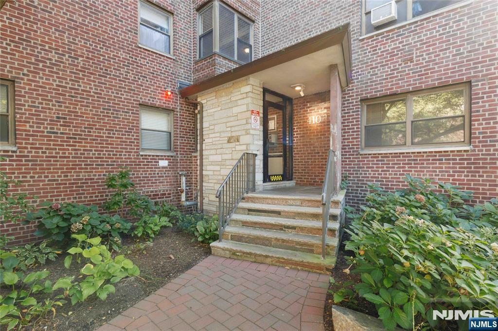 410 Fairview Avenue 4J - Photo 2