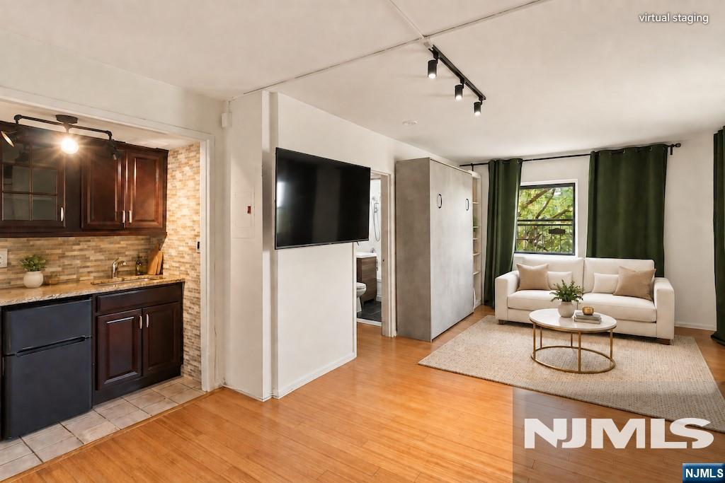 410 Fairview Avenue 4J - Photo 3