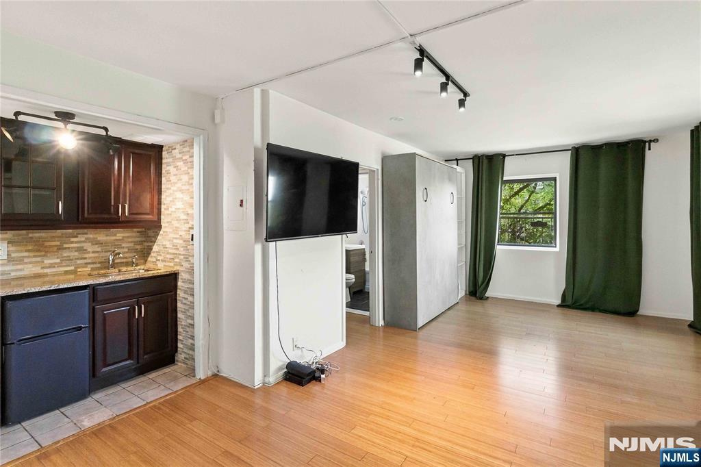 410 Fairview Avenue 4J - Photo 4