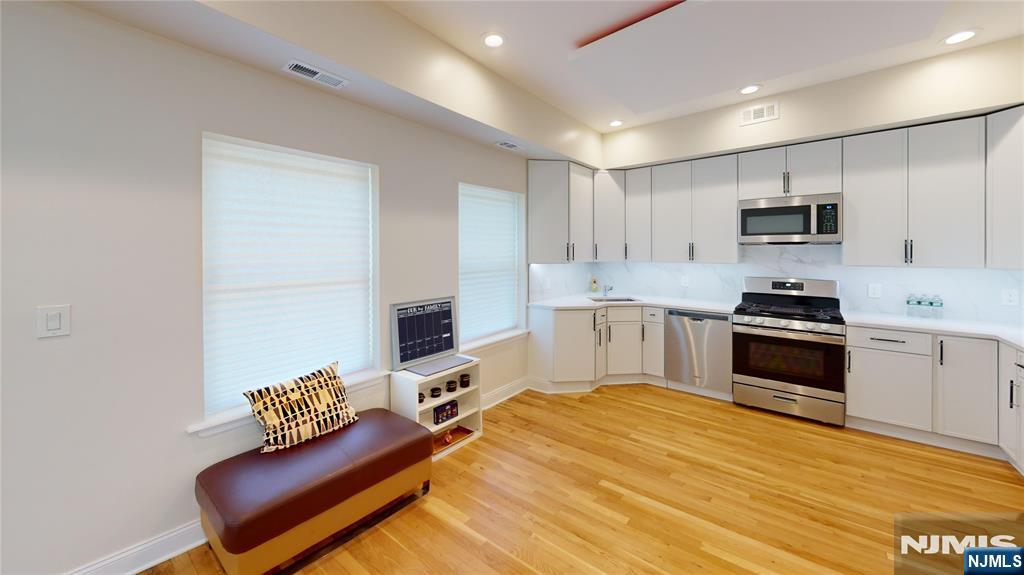 673 Bergen Avenue 204 - Photo 4