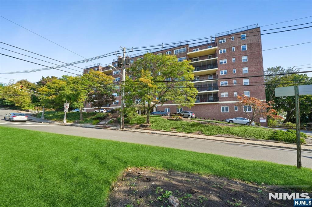 415 Claremont Avenue 1G - Photo 1