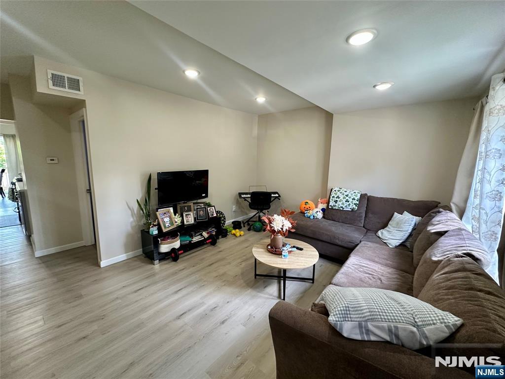 18 Brinkerhoff Street 1st Floor - Photo 2