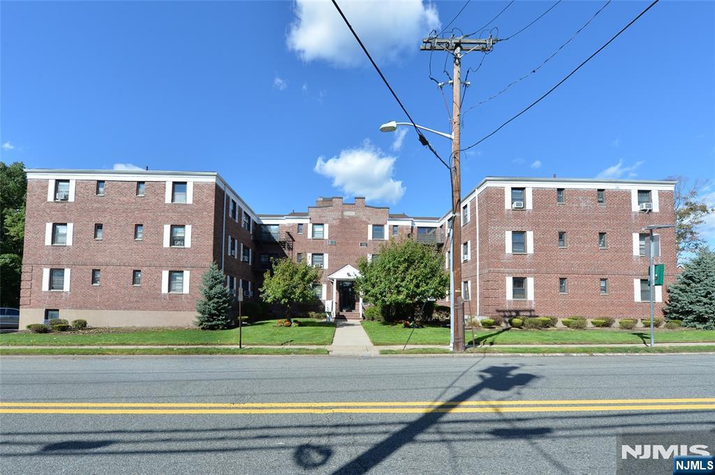 241 Main Street 3H - Photo 2