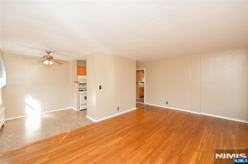241 Main Street 3H - Photo 4