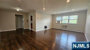 1628 Valley Street 2C - Photo 1