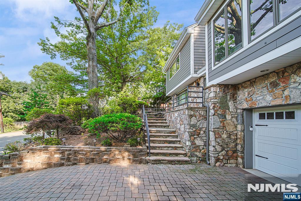570 Grandview Terrace - Photo 2
