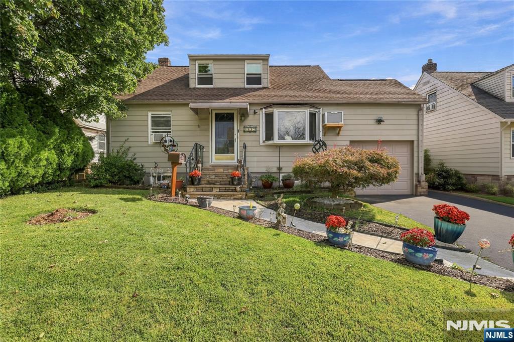 1017 Harding Avenue - Photo 1