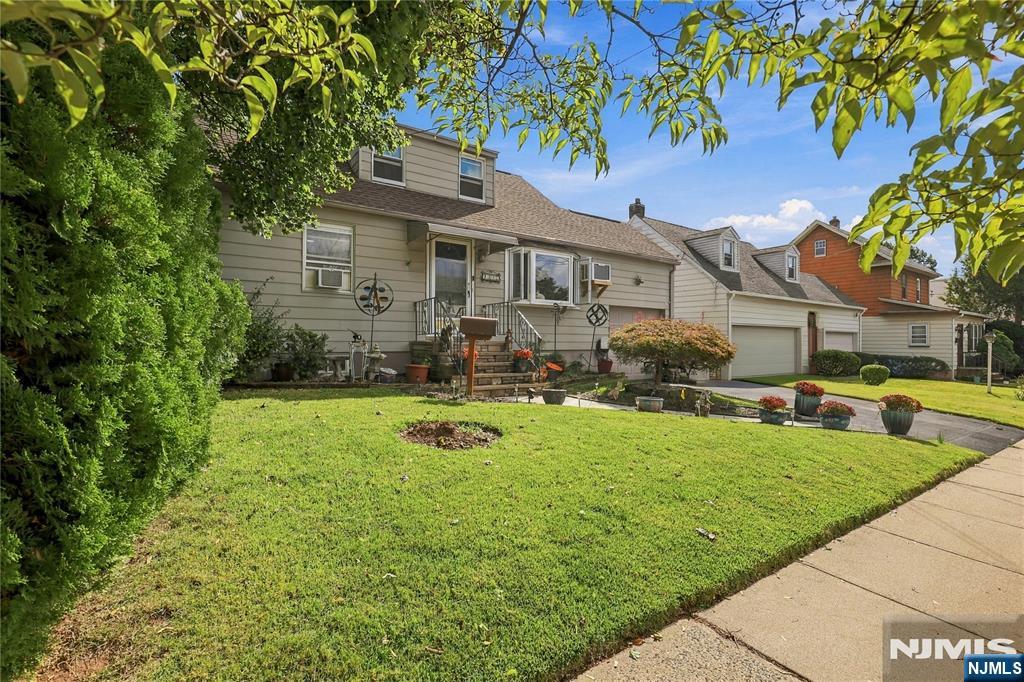 1017 Harding Avenue - Photo 2