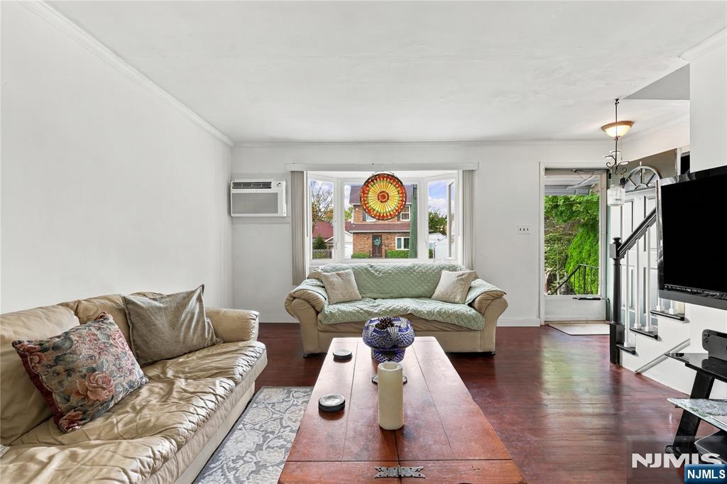 1017 Harding Avenue - Photo 3